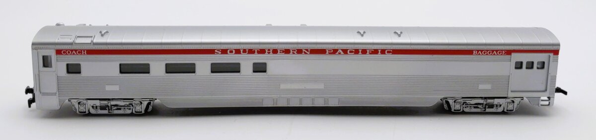 IHC 47954 HO Southern Pacific Corrugated Side Combine Passenger Coach