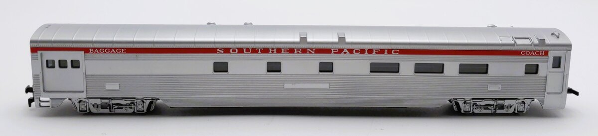 IHC 47954 HO Southern Pacific Corrugated Side Combine Passenger Coach
