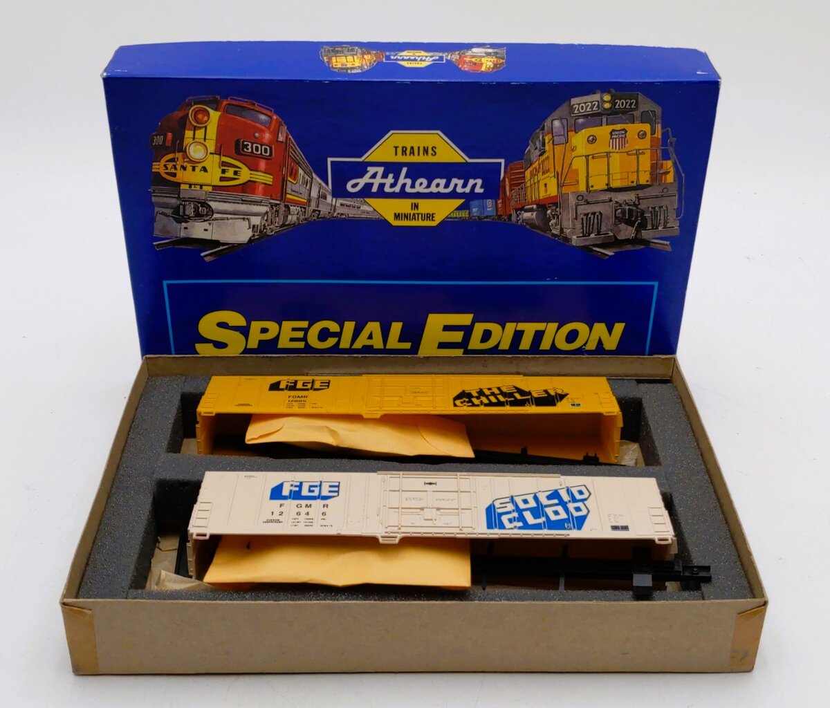 Athearn 2304 HO FGE 57' Reefer Cars Kit (Set of 2)