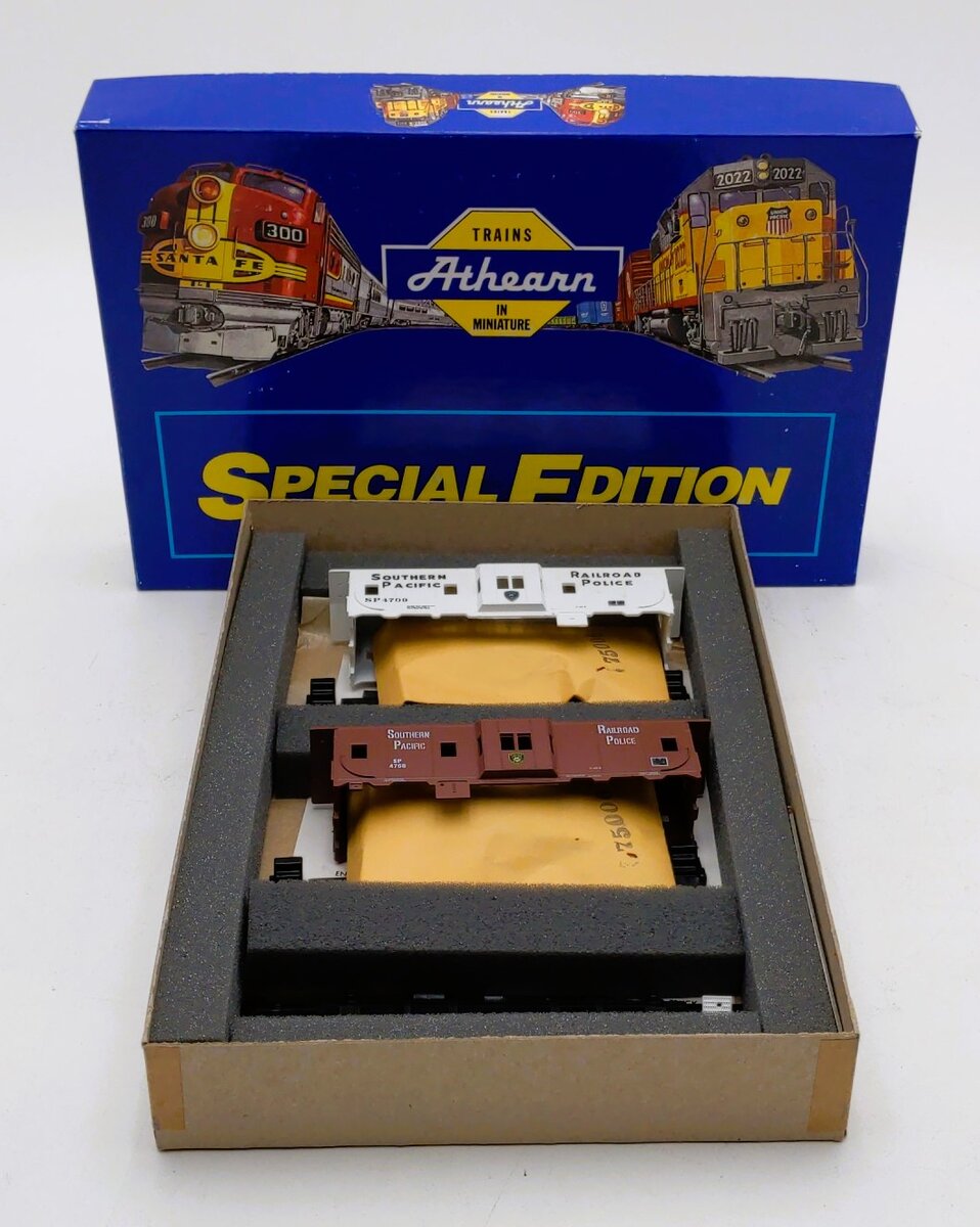 Athearn 2301 HO Scale Southern Pacific & Railroad Police Caboose Kit (Set of 2)