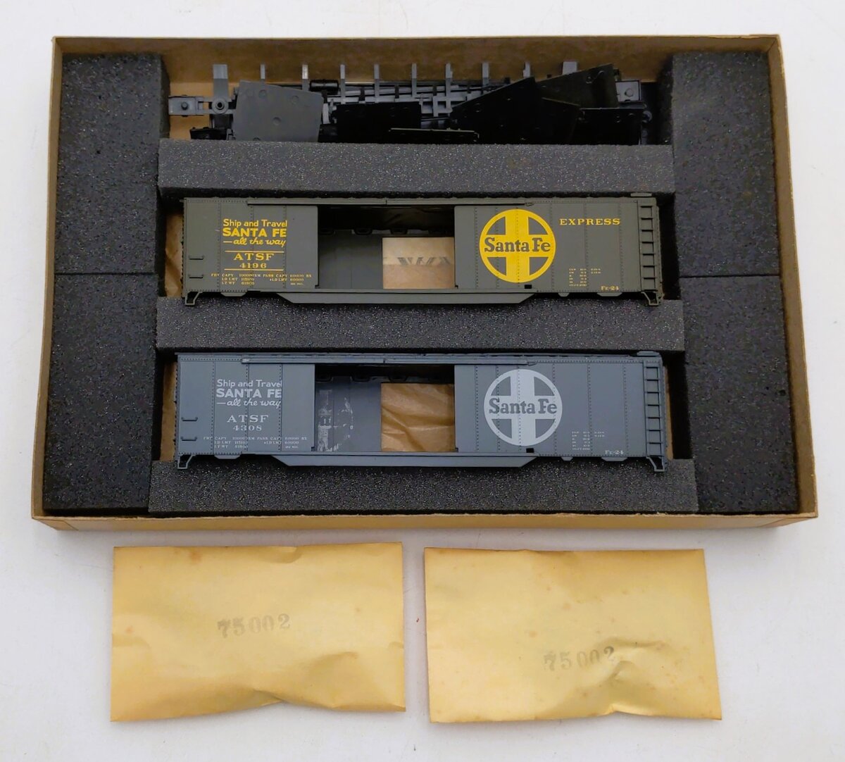 Athearn 2306 HO Scale Santa Fe 50' Double-Door Box Car Kit (Set of 2)