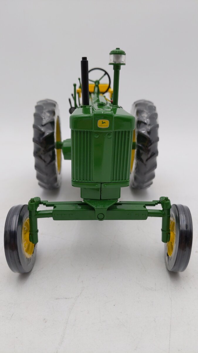 Ertl 5832 1:16 John Deere Model 720 Diesel Tractor LN/Box