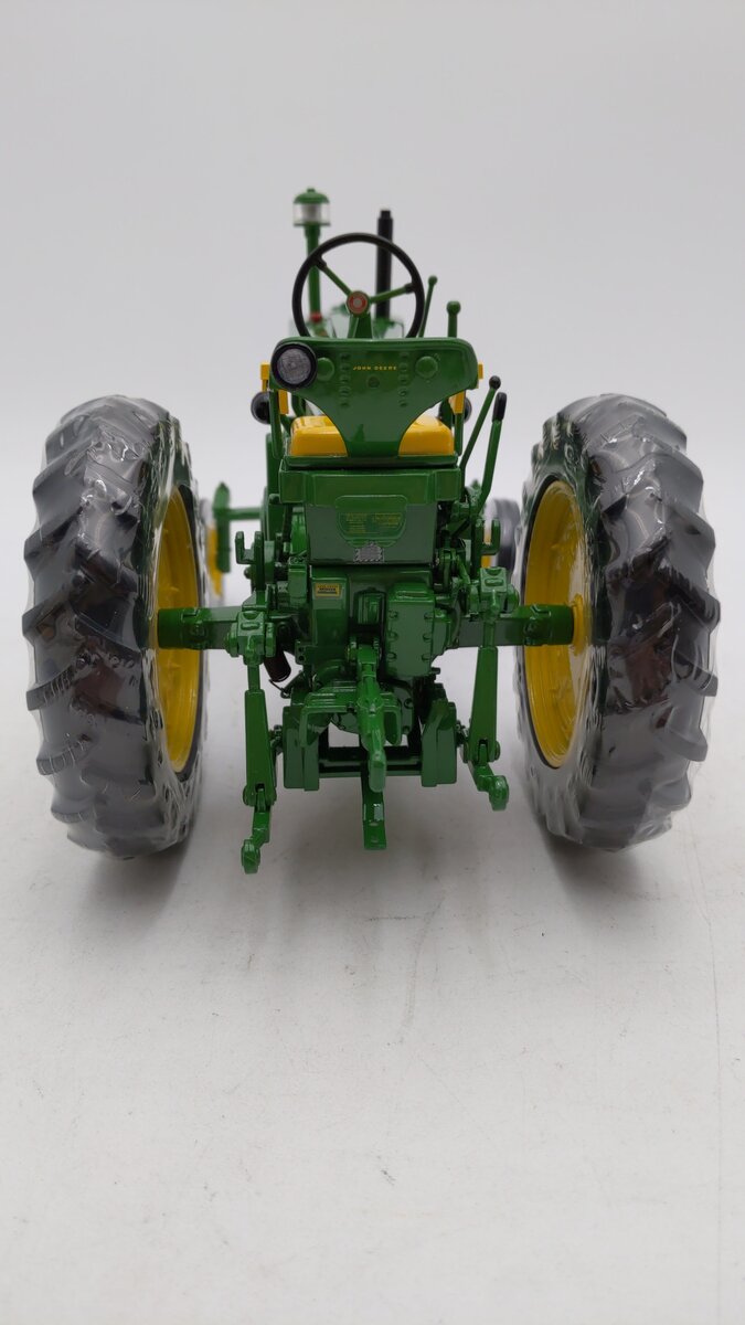 Ertl 5832 1:16 John Deere Model 720 Diesel Tractor LN/Box