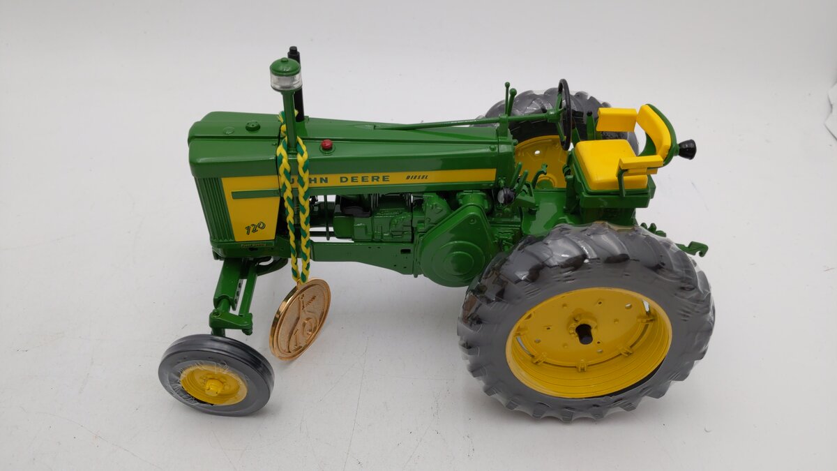 Ertl 5832 1:16 John Deere Model 720 Diesel Tractor LN/Box