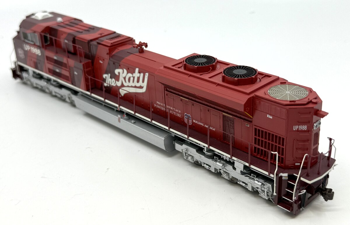 Athearn G68637 HO Union Pacific SD70ACe Diesel Locomotive #1988 w/DCC & Sound