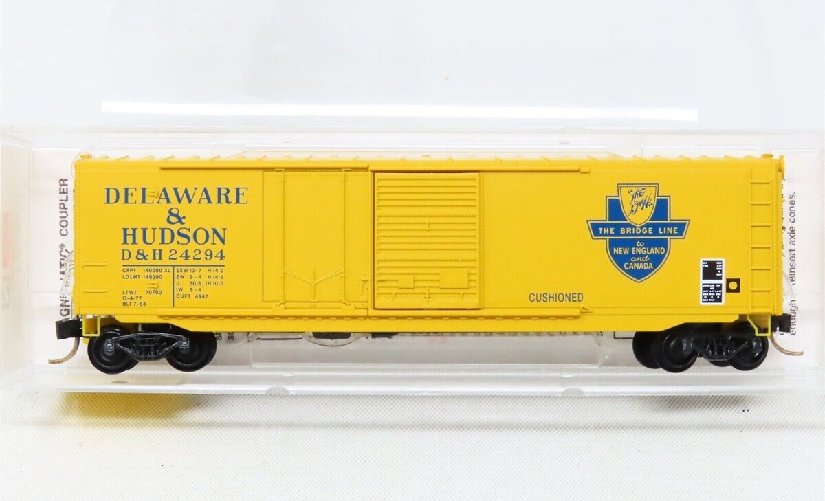 Micro-Trains 07600020 N Scale D&H 50' Plug Door Boxcar w/o Roofwalk #24294