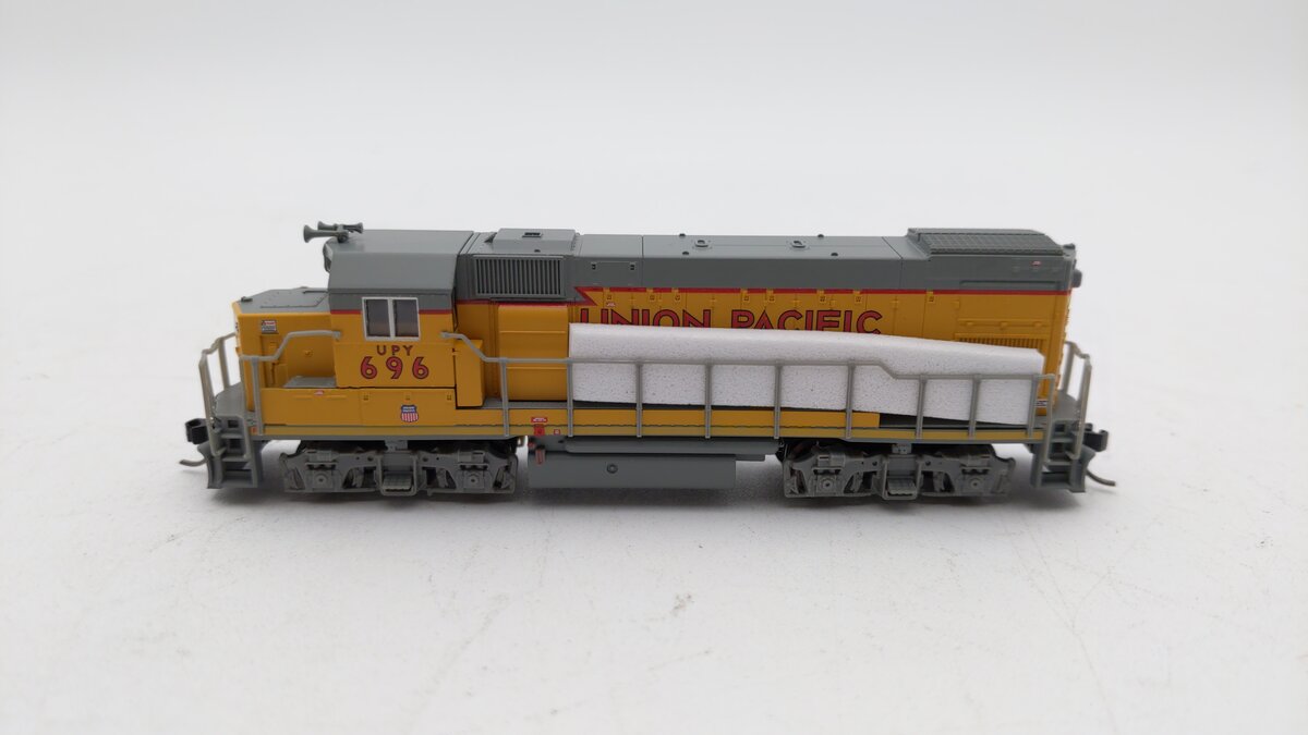 Atlas 40004992 N Union Pacific Gp15-1 Diesel Locomotive #696