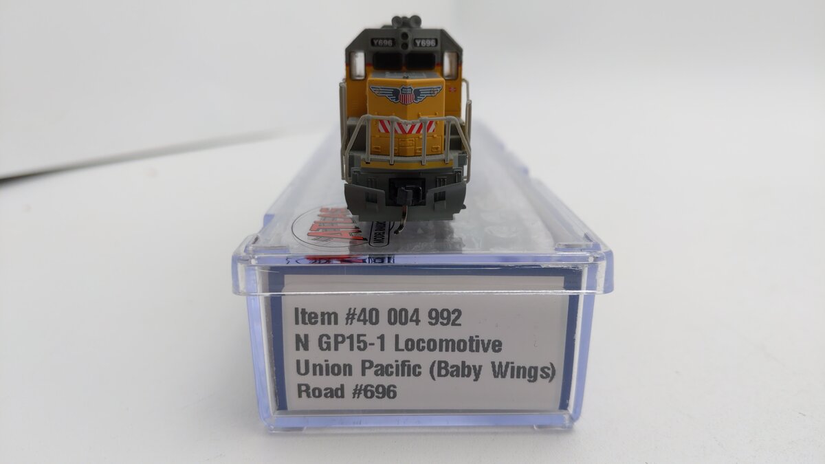 Atlas 40004992 N Union Pacific Gp15-1 Diesel Locomotive #696