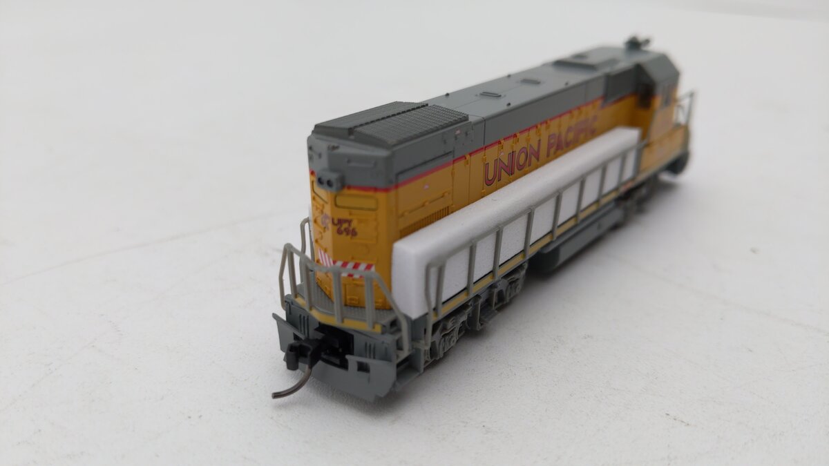 Atlas 40004992 N Union Pacific Gp15-1 Diesel Locomotive #696