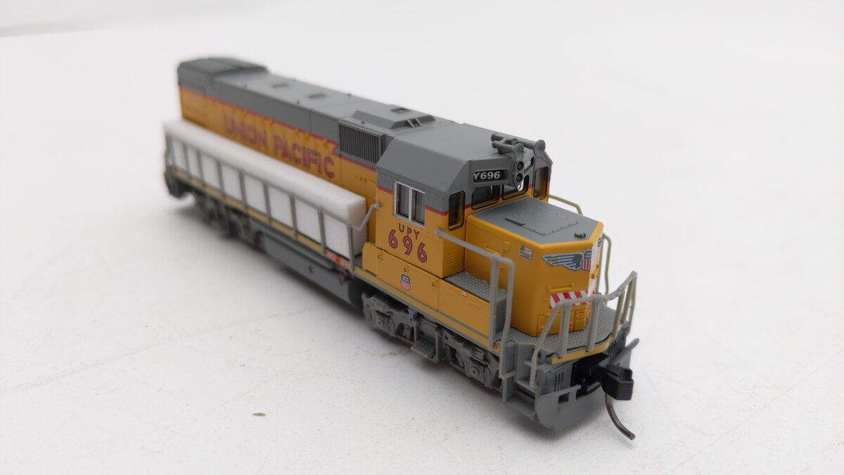 Atlas 40004992 N Union Pacific Gp15-1 Diesel Locomotive #696