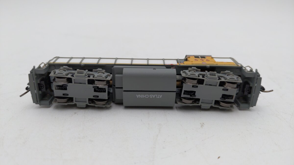Atlas 40004992 N Union Pacific Gp15-1 Diesel Locomotive #696