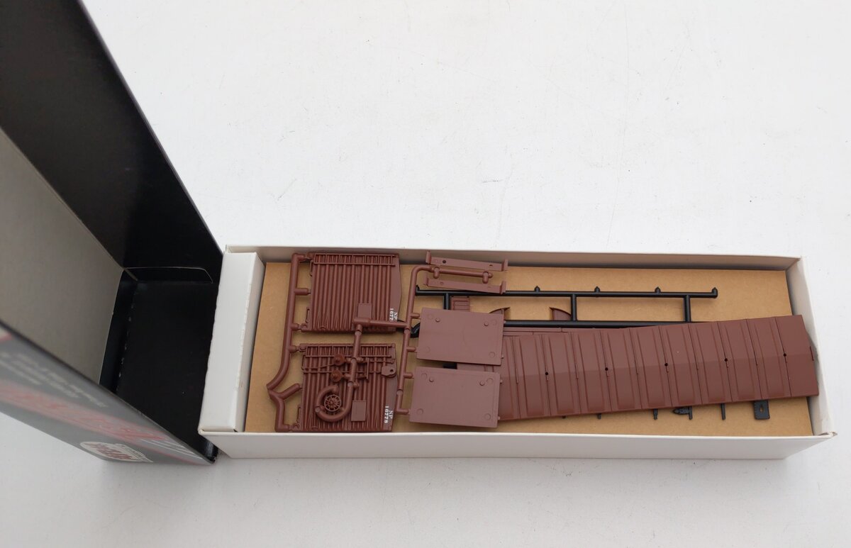 Atlas 21000010 HO Northern Pacific 1937 AAR 40' Box Car Kit #16778