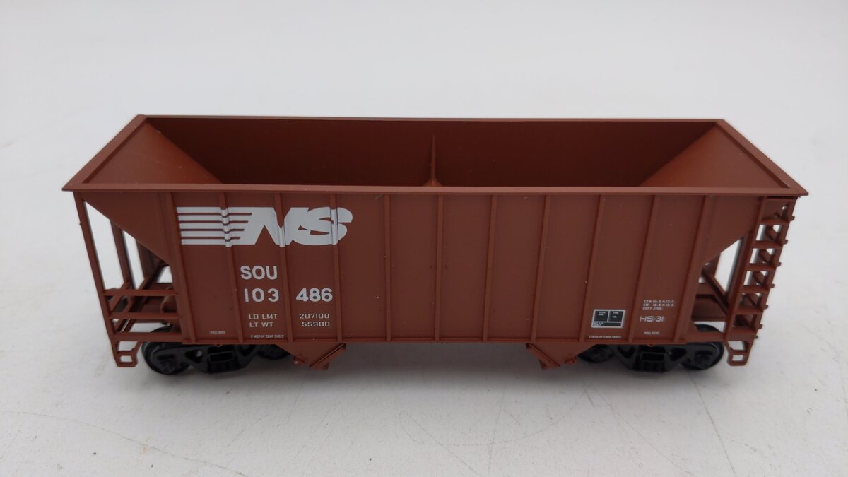 Walthers 932-50103 Norfolk Southern Greenville 100T 2-Bay Hopper #103486