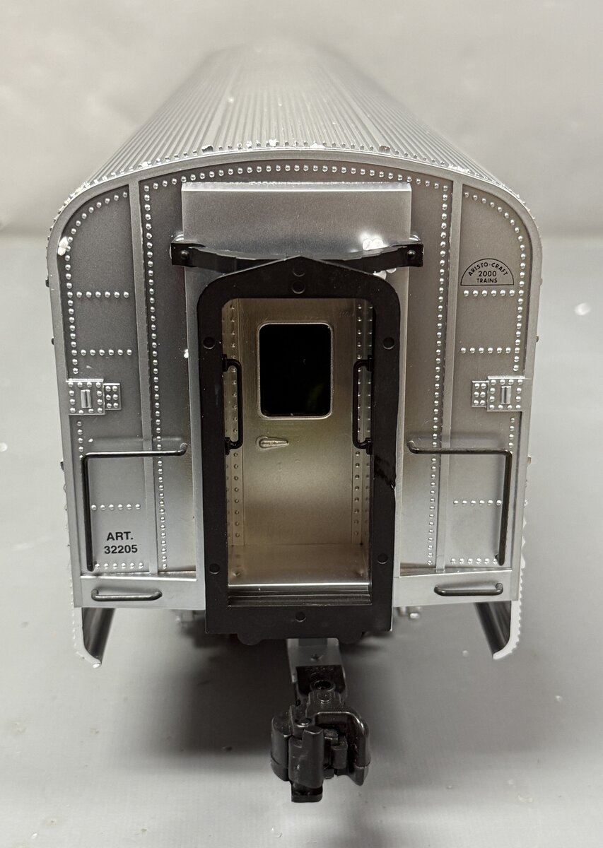 Aristo-Craft 32205 Santa Fe Streamlined Baggage Car - Metal Wheels