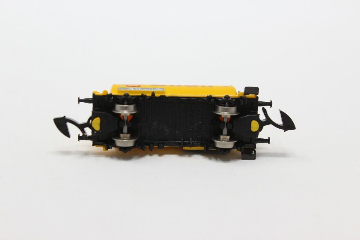 Marklin 8611 Z Scale DB Shell Petroleum Oil 2-Axle Tank Car