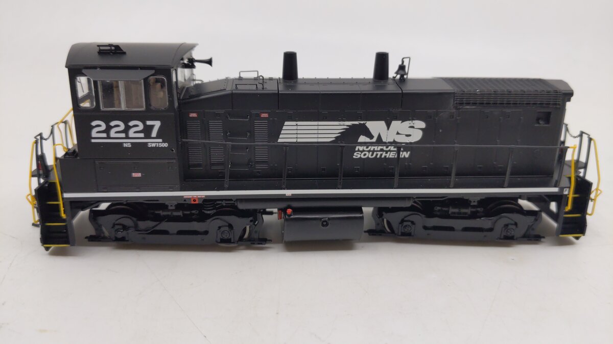 Athearn 98122 HO Norfolk Southern (Horsehead) SW1500 Locomotive #2227