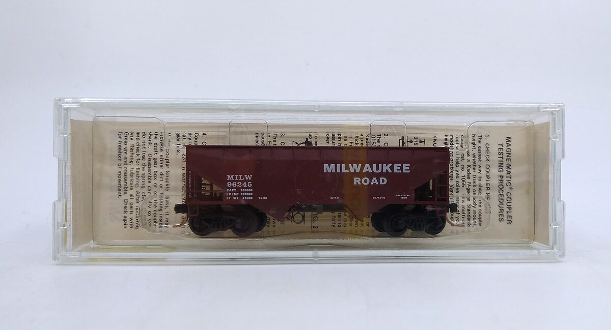 Micro-Trains 05500160 N Milwaukee Road 33' Twin Bay Offset Side Hopper #96245