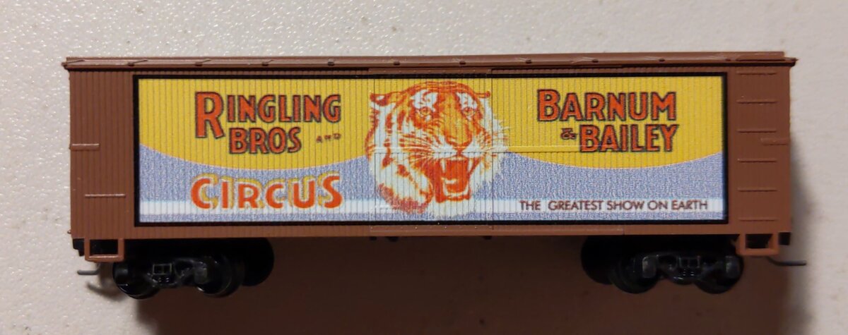 Micro-Trains 51500610 Z Scale Ringling Bros 40' Single Door Box Car #10