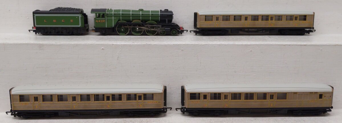 Hornby R1255M OO Flying Scotsman Train Set