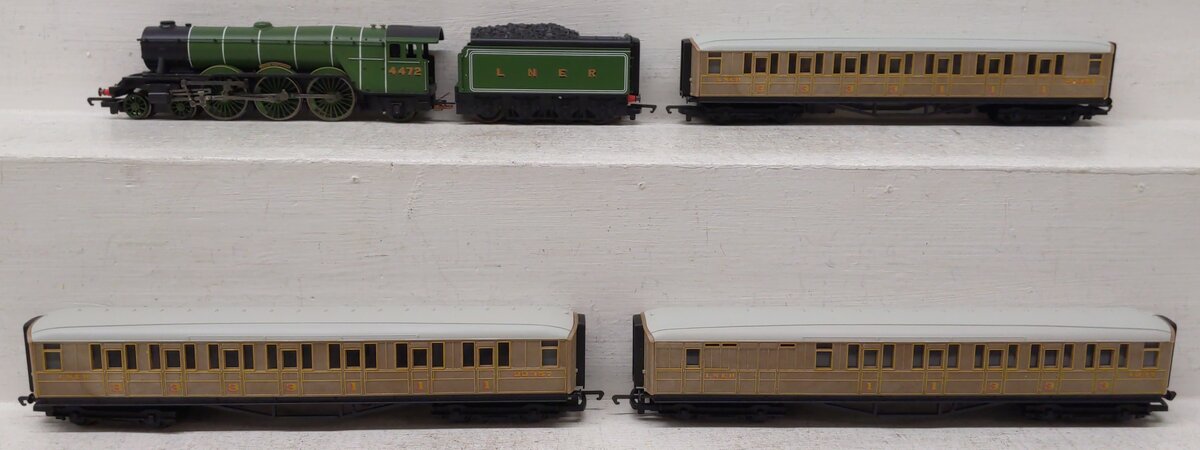 Hornby R1255M OO Flying Scotsman Train Set