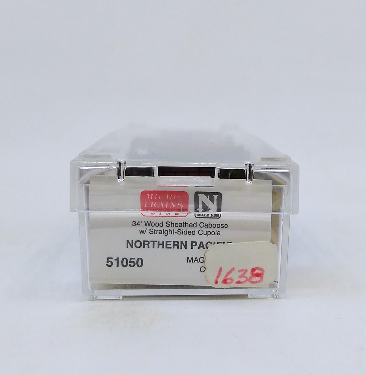 Micro-Trains 05100050 N Scale Northern Pacific 34' Wood Sheathed Caboose #1638