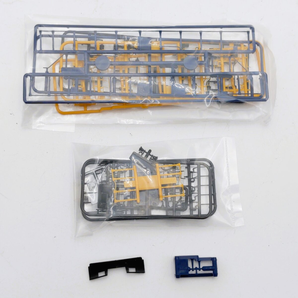 Kato 37-6373 HO Scale CSX EMD SD80MAC Diesel Locomotive #4599