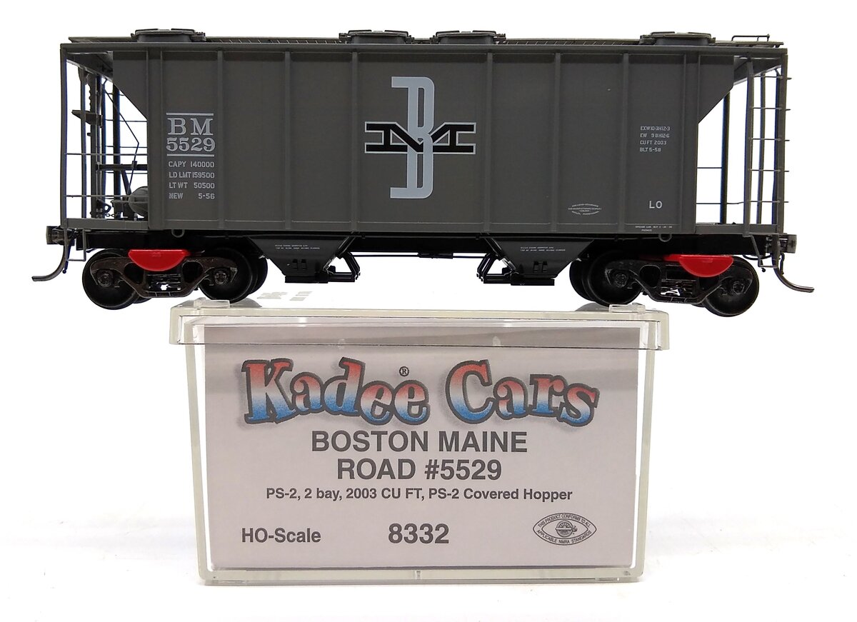 Kadee 8332 HO Boston & Maine Pullman-Standard PS-2 2-Bay Covered Hopper #5529