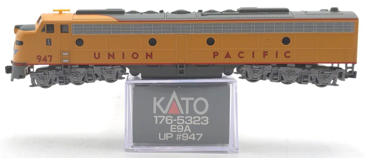 Kato 176-5323 N Union Pacific EMD E8A Diesel Locomotive #947