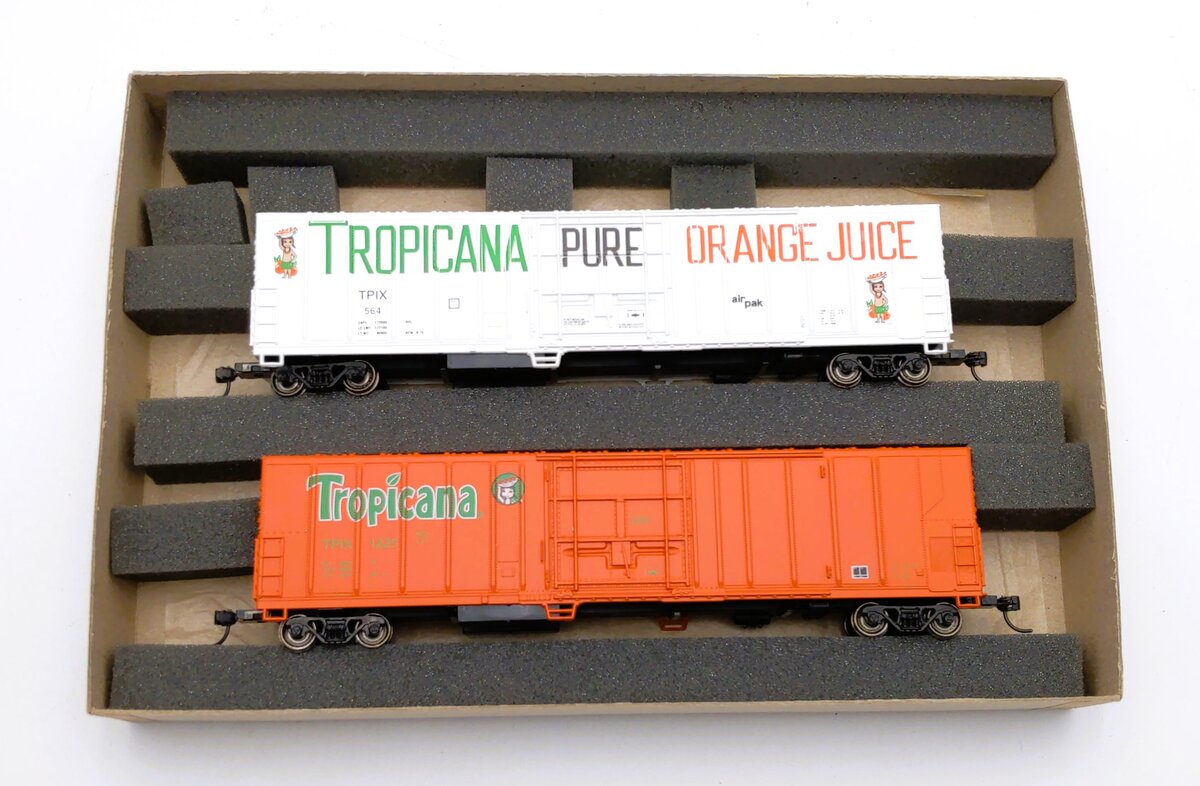Athearn 2302 HO Tropicana 57' Reefer Car Kit (Set of 2)