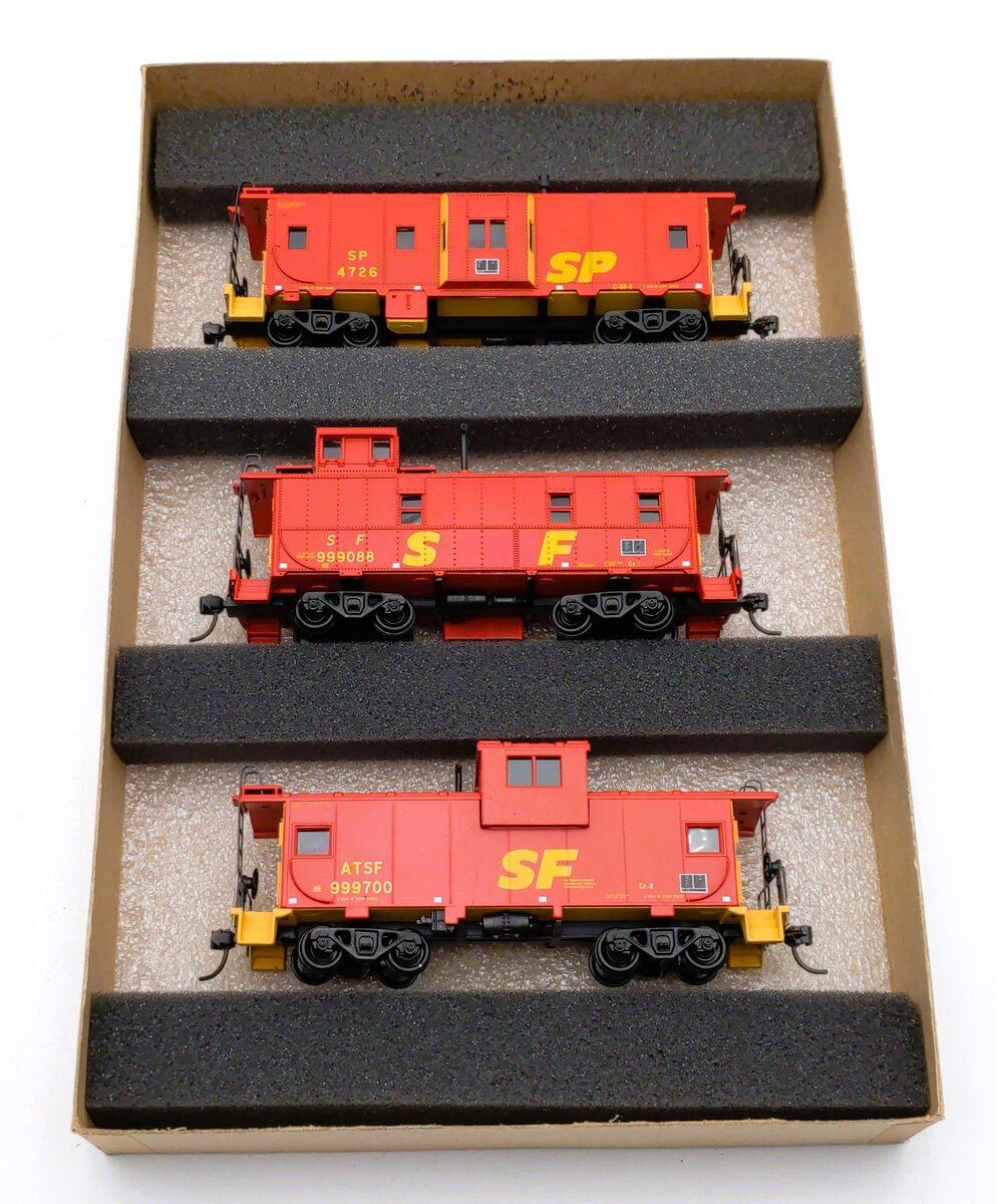 Athearn 2325 HO SPSF Merger Caboose (Set of 3)