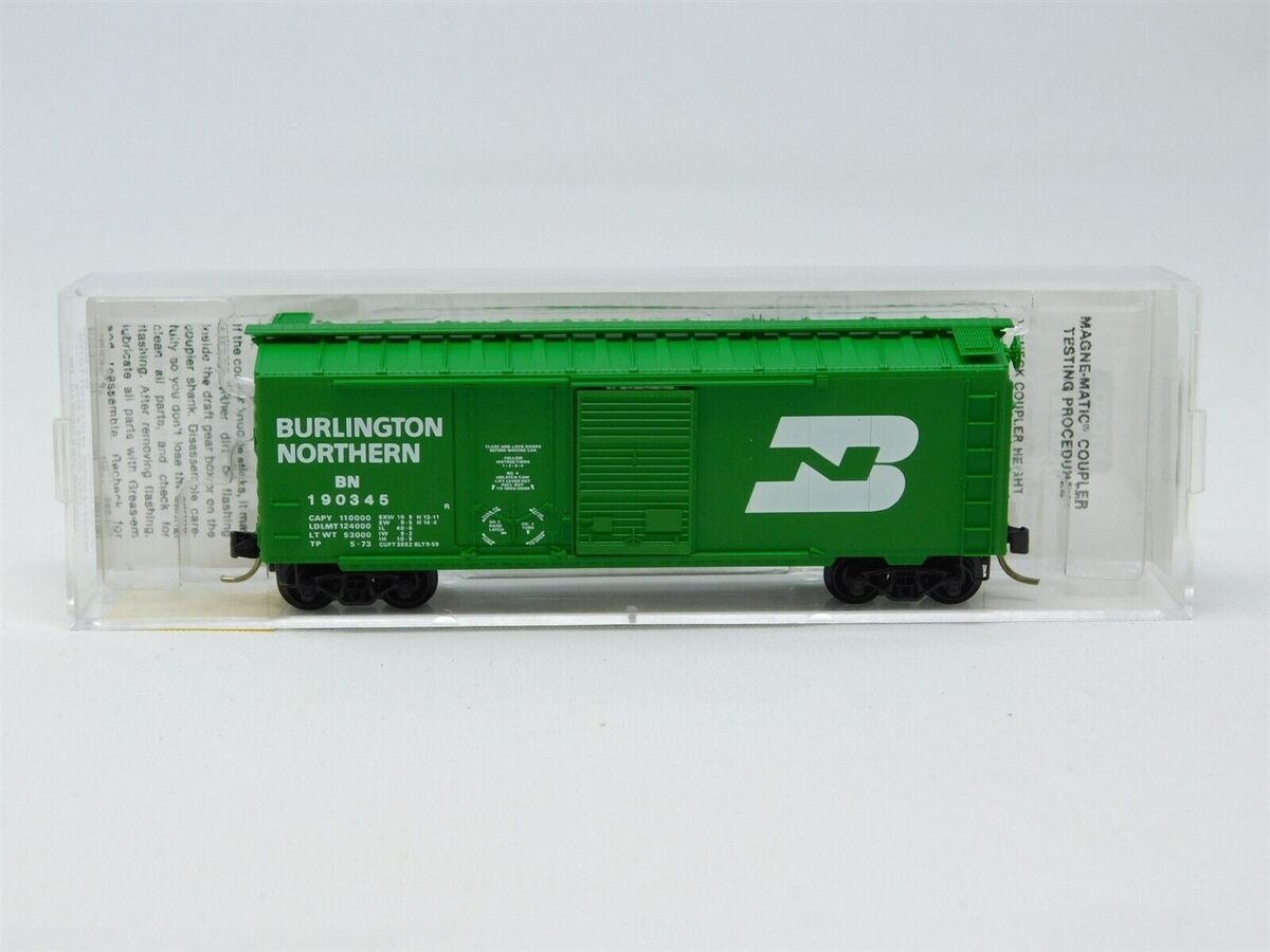 Micro-Trains 02200010 N Scale Burlington 40' Plug & Sliding Door Boxcar #190345