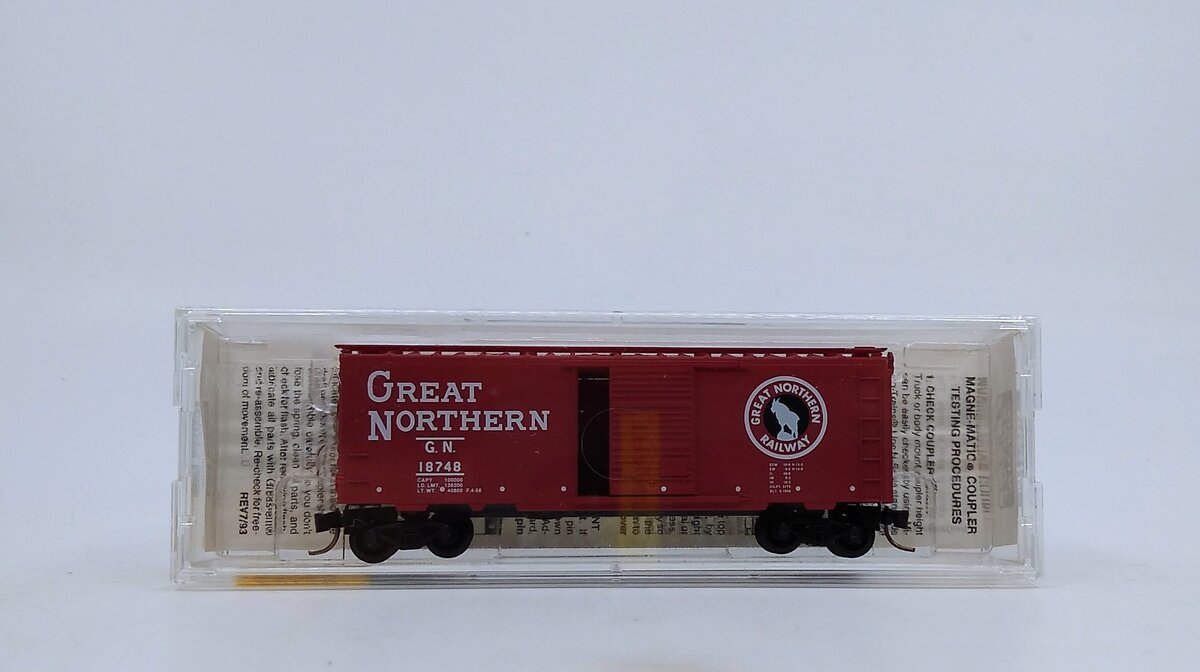 Micro-Trains 02000156 N Great Northern 40' Standard Single Door Boxcar #18748