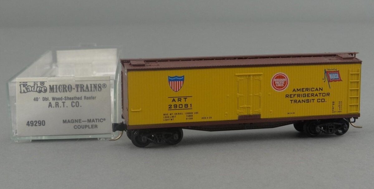 Micro-Trains 04900290 N A.R.T. Co. 40' Double Sheathed Reefer #29081