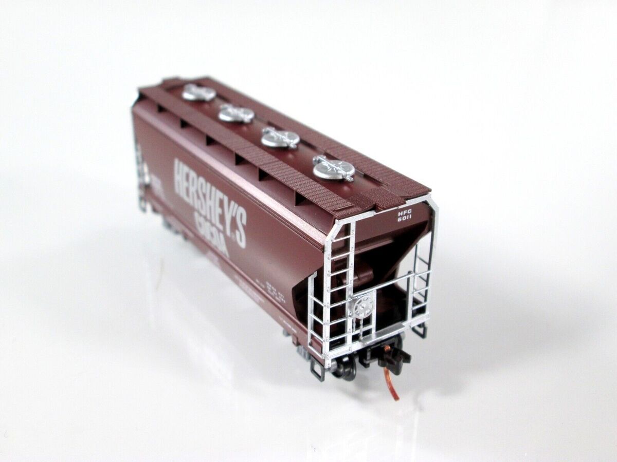 Micro-Trains 09200150 N Hershey's 2 Bay ACF Center Flow Covered Hopper #6011 LN/Box