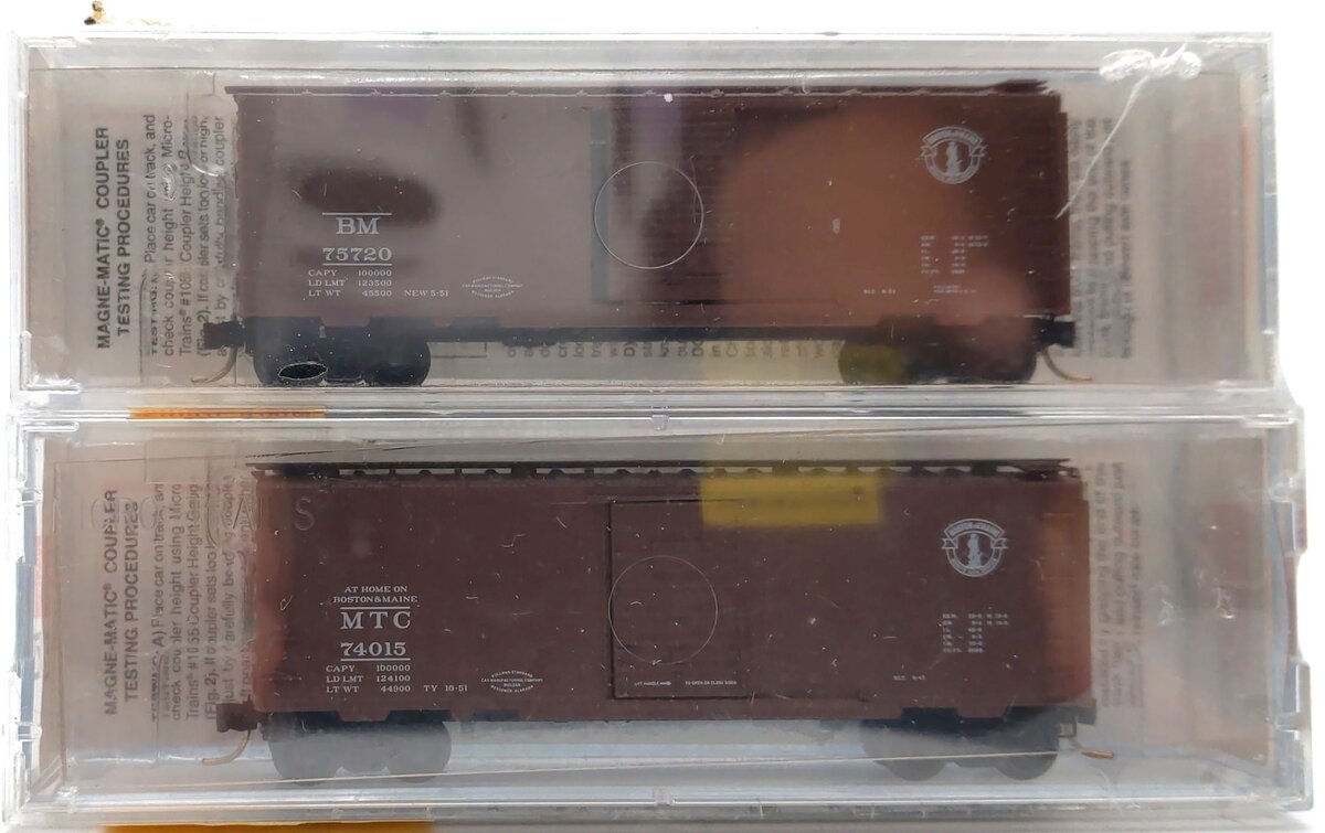 MicroTrains 20326-2 N Scale Boston & Maine 40' Standard Boxcar (Set of 2)