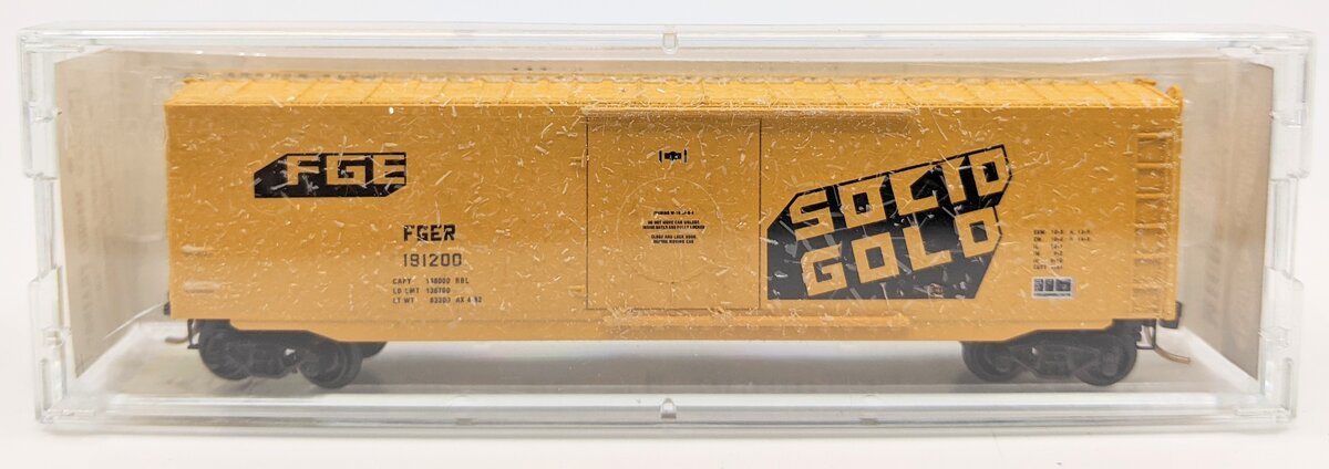 Micro-Trains 03800150 FGEX Solid Gold 50' Standard Plug Door Boxcar #191200