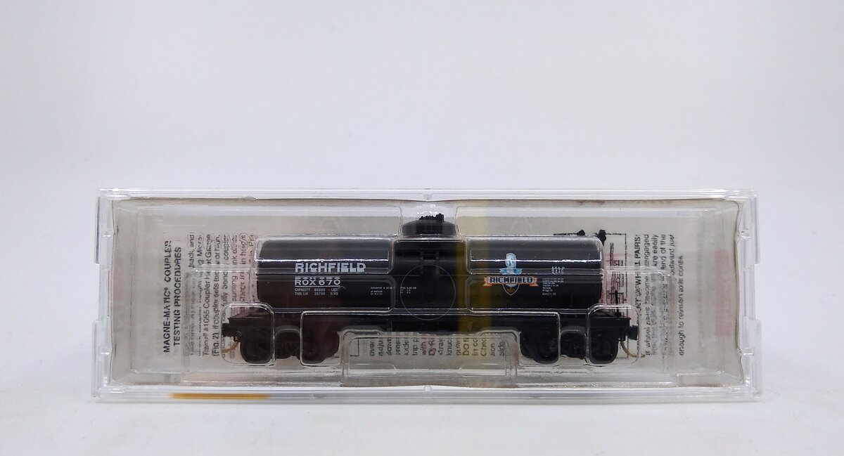 Micro-Trains 06500430 N Richfield Oil Company 39' Single Dome Tank Car #670