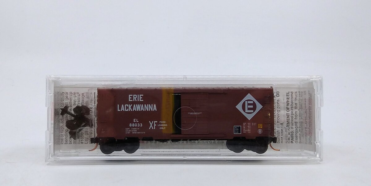 Micro-Trains 07300030 N Erie Lackawanna Boxcar W/Ladders #88033