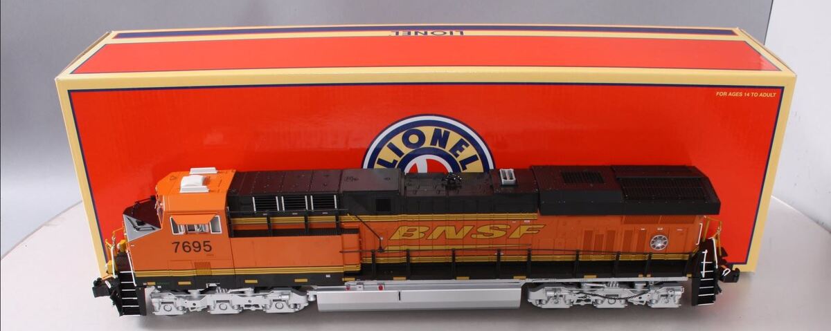 Lionel 6-82205 O BNSF 'Golden Swoosh' LEGACY ES44AC Diesel Locomotive #7695 EX/Box
