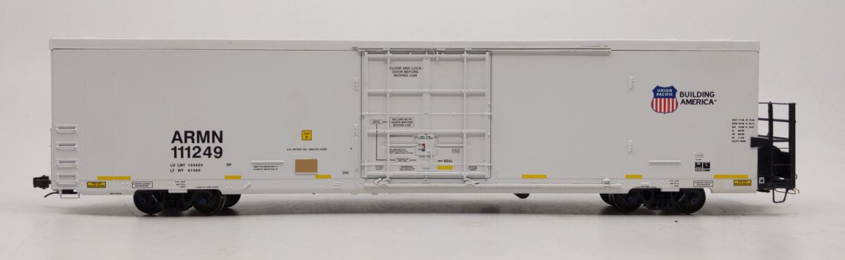 BLMA Models 52010 HO Scale Union Pacific/ARMN Trinity 64' Reefer Car #111249