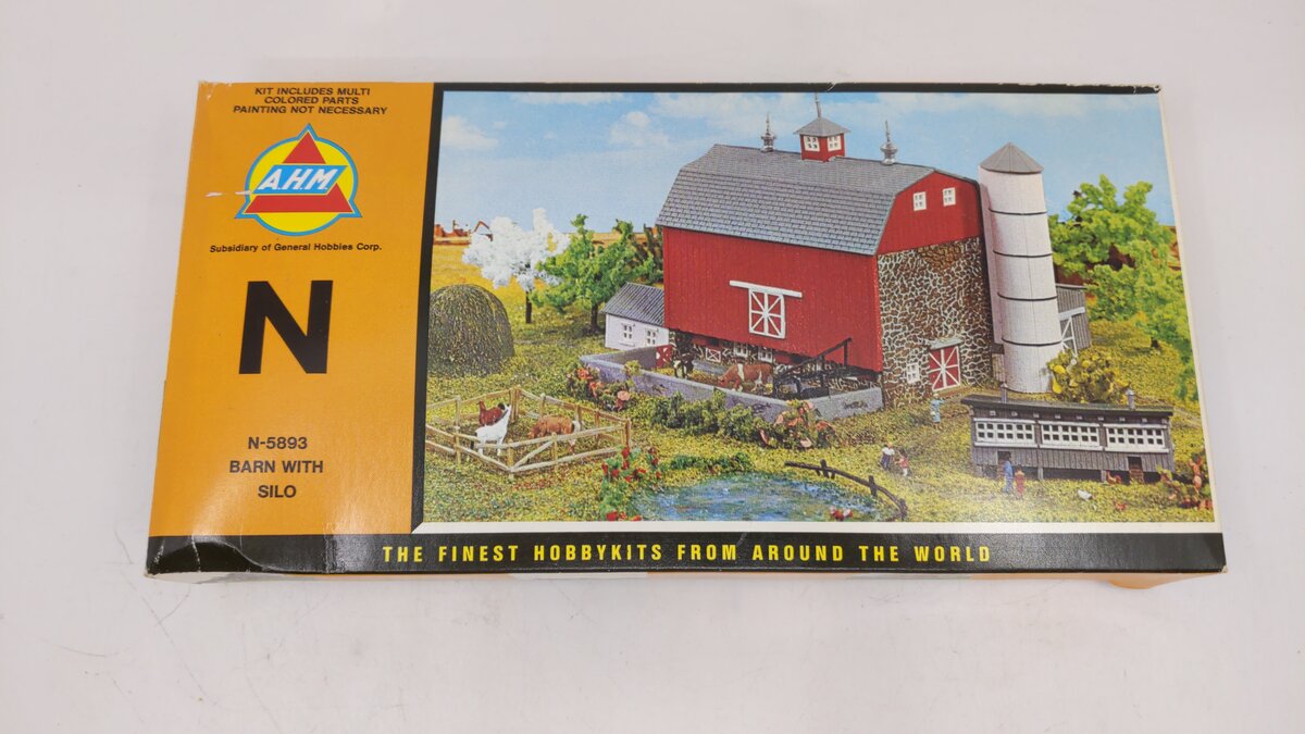 AHM N-5893 N Scale Barn With Silo Model Building Kit