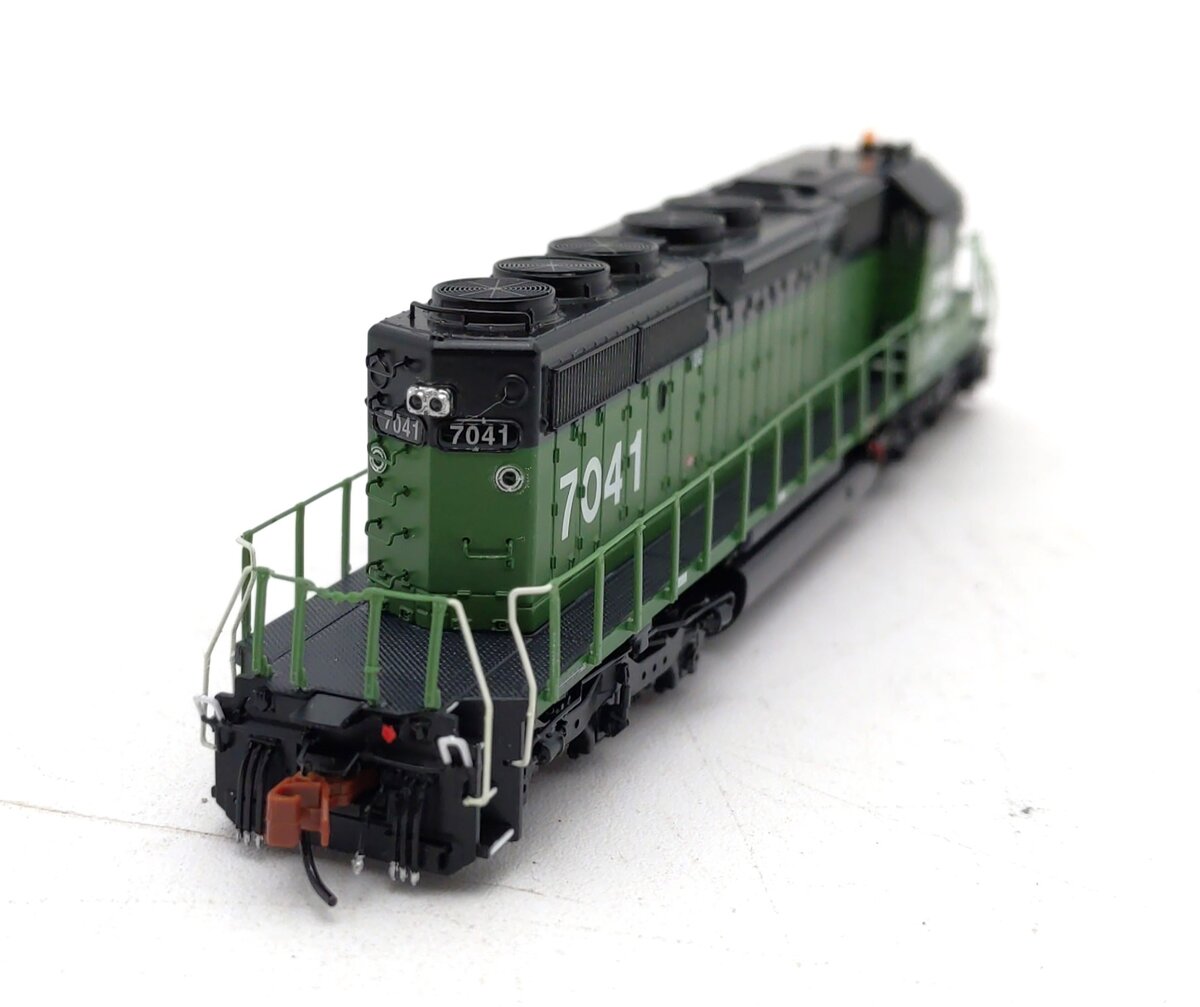 Scale Trains SXT33785 N Burlington Northern EMD SD40-2 Diesel #7041 w/DCC/Sound LN/Box