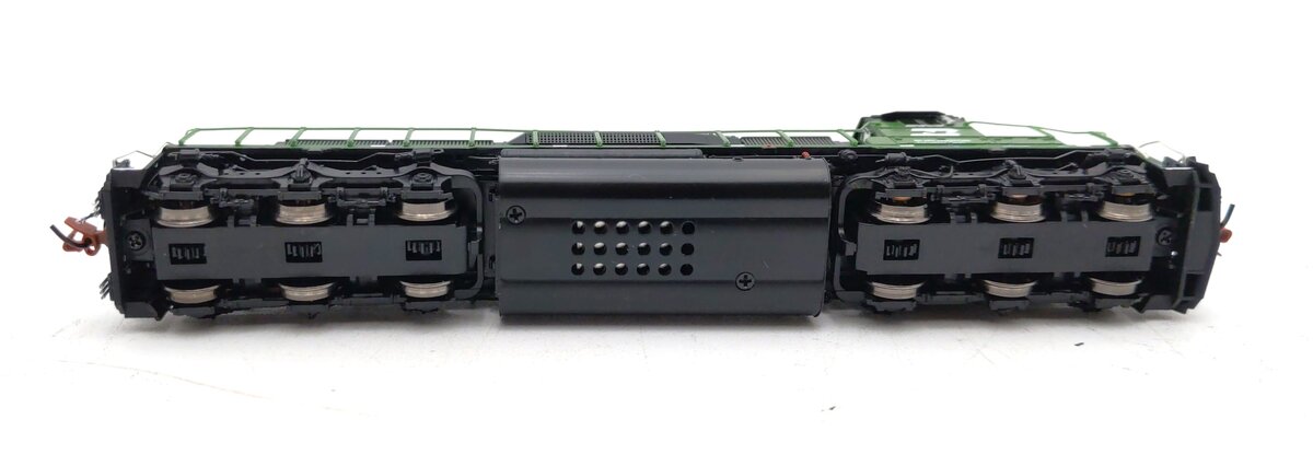 Scale Trains SXT33785 N Burlington Northern EMD SD40-2 Diesel #7041 w/DCC/Sound LN/Box