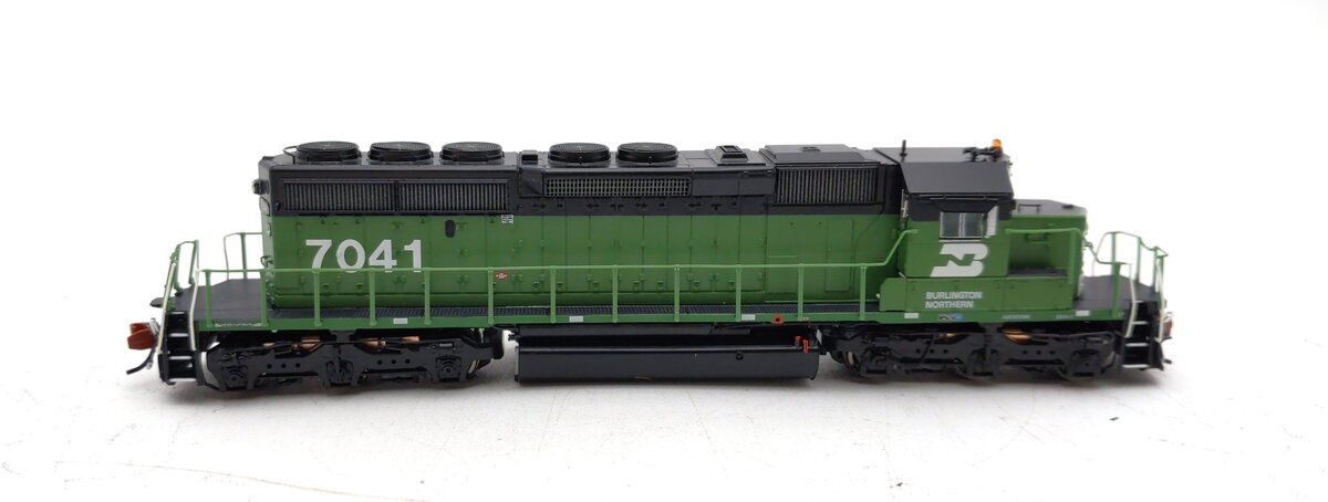 Scale Trains SXT33785 N Burlington Northern EMD SD40-2 Diesel #7041 w/DCC/Sound LN/Box