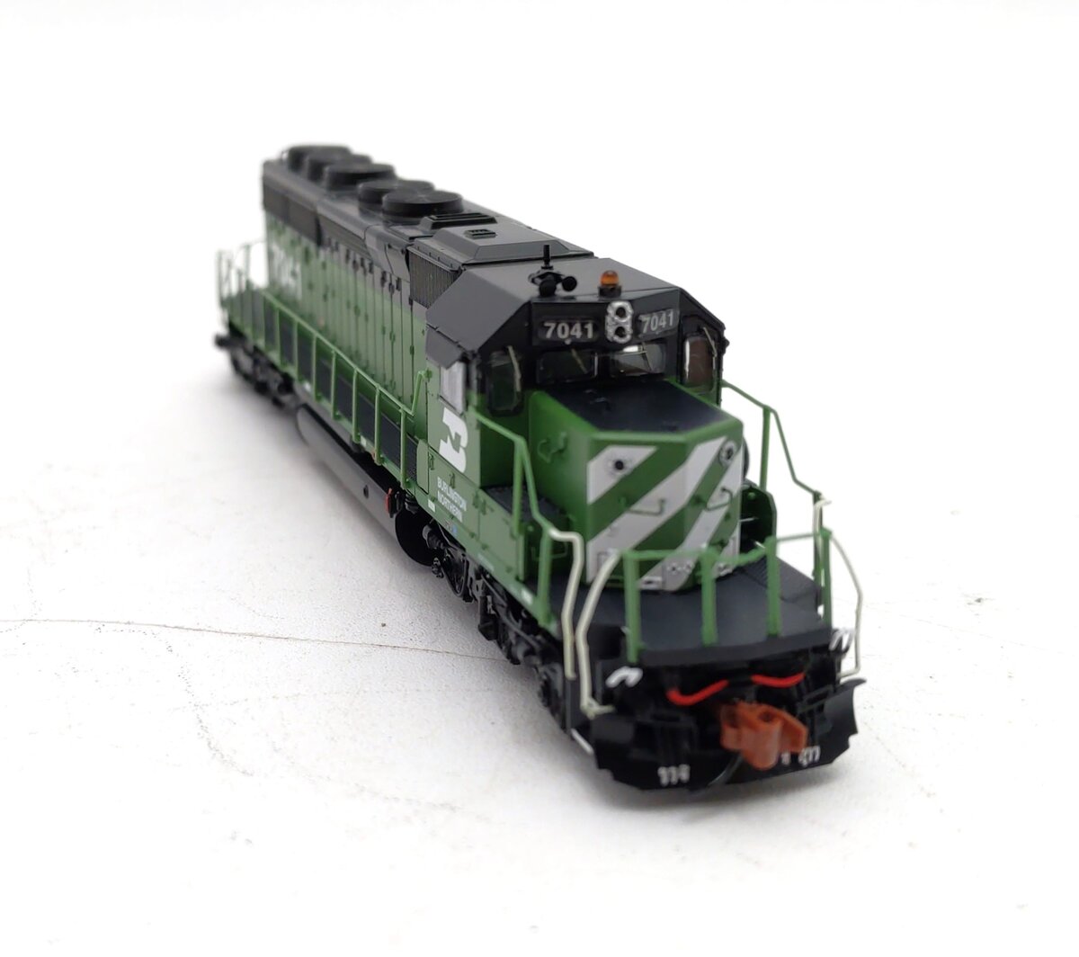 Scale Trains SXT33785 N Burlington Northern EMD SD40-2 Diesel #7041 w/DCC/Sound LN/Box