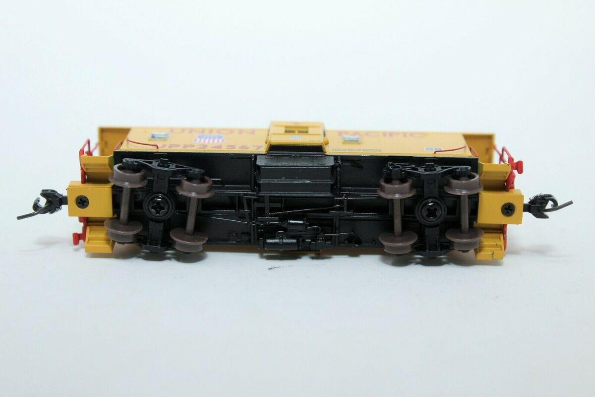 Athearn 23247 N Union Pacific Bay Window Caboose Steam Train #24567