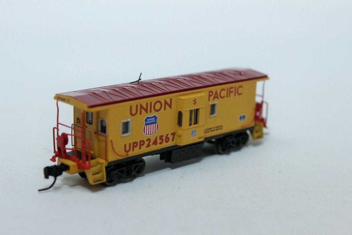 Athearn 23247 N Union Pacific Bay Window Caboose Steam Train #24567