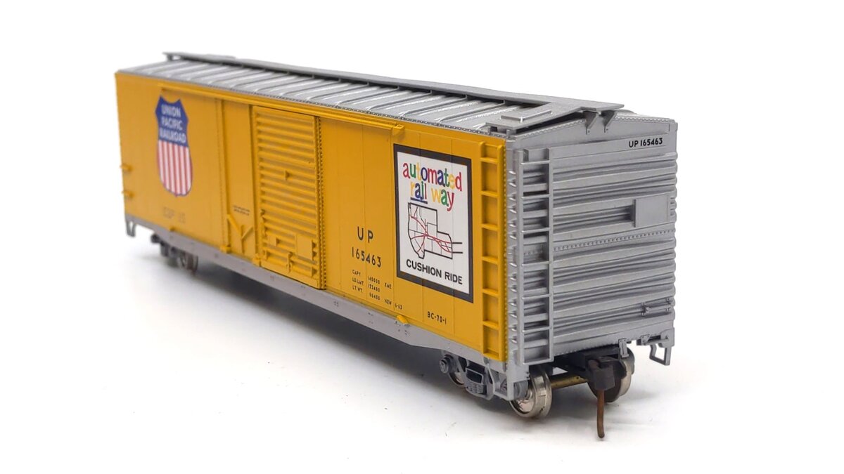 Accurail 82031 HO Union Pacific 50' Combo Box Car #165463