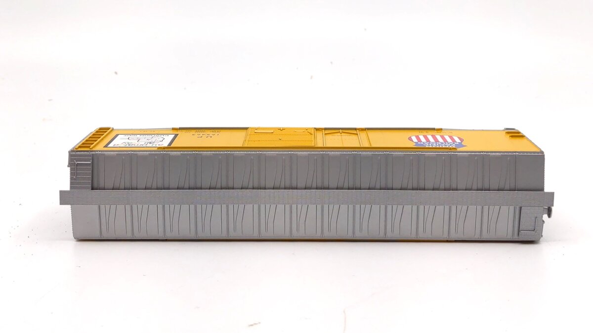 Accurail 82031 HO Union Pacific 50' Combo Box Car #165463