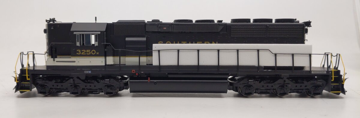 Athearn 98388 HO Southern SD40-2 Diesel Locomotive w/DCC & Sound RTR #3250W